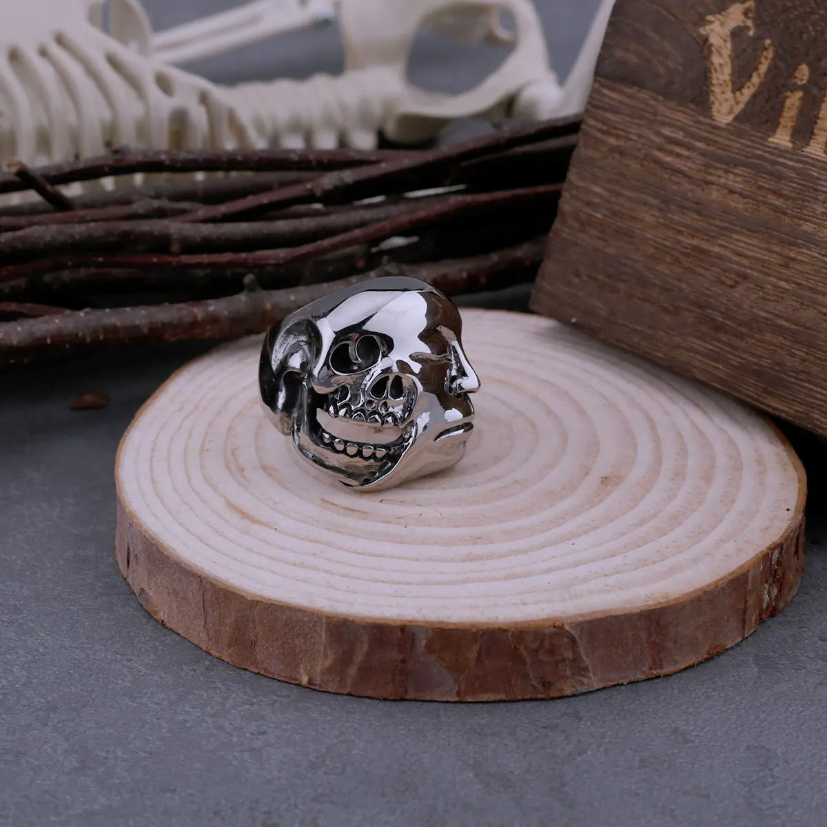 ALIEN SKULL RING