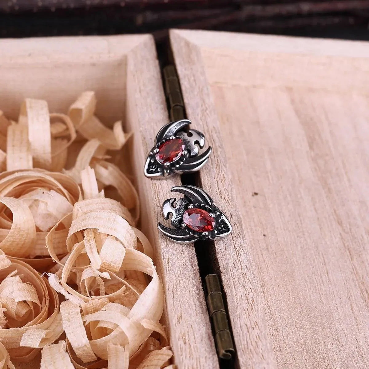 GOTHIC LADYBUG STUD EARRING - Cozilia