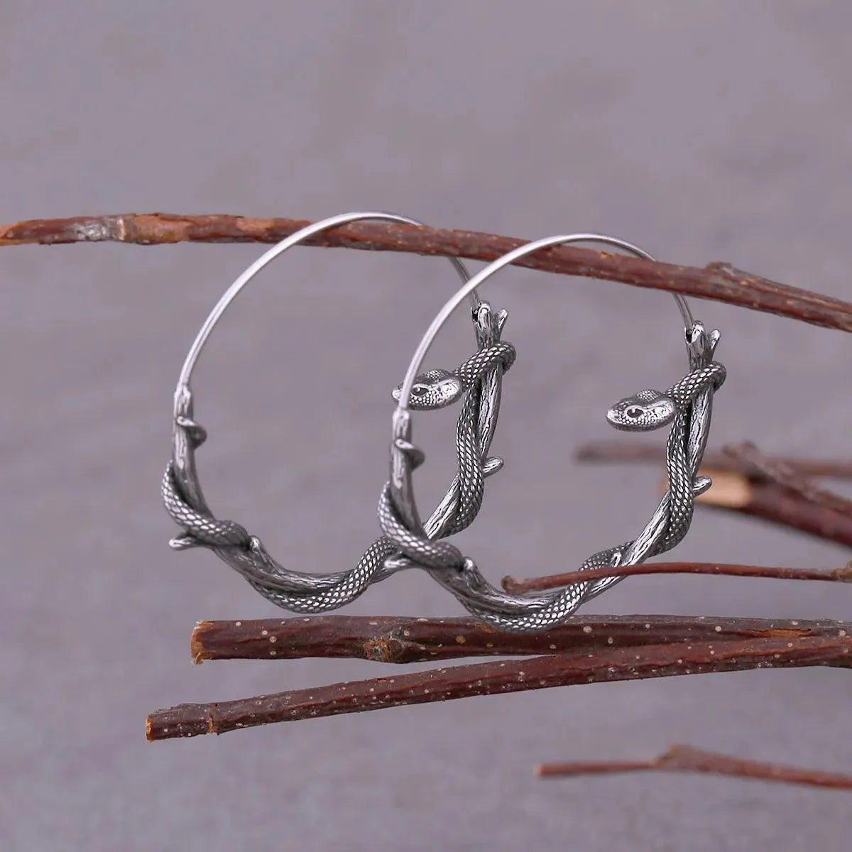 GOTHIC SNAKE HOOP EARRING - Cozilia