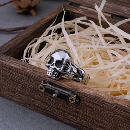 HAND HOLDING SKULL RING - Cozilia