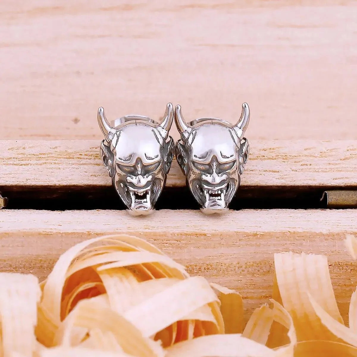 HANNYA MASK STUD EARRING - Cozilia