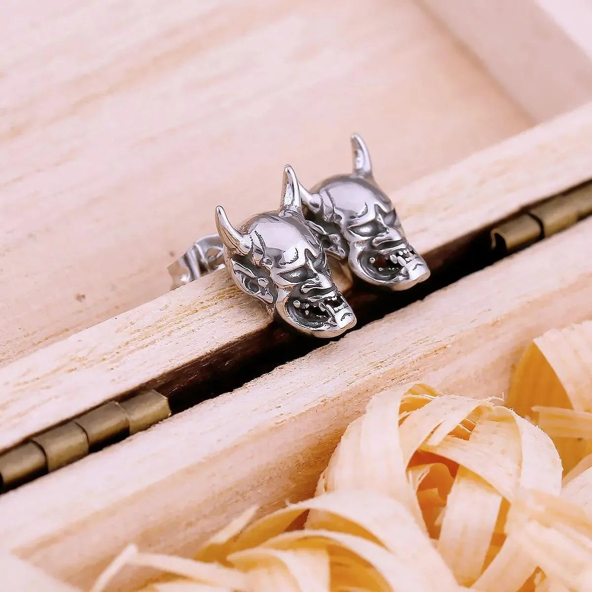 HANNYA MASK STUD EARRING - Cozilia