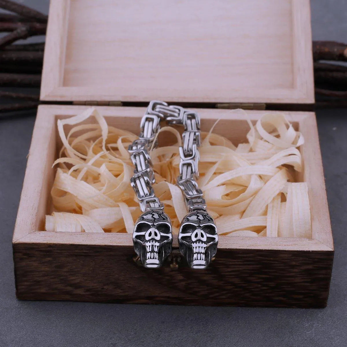 NEO-GOTHIC SKULL BRACELET - Cozilia