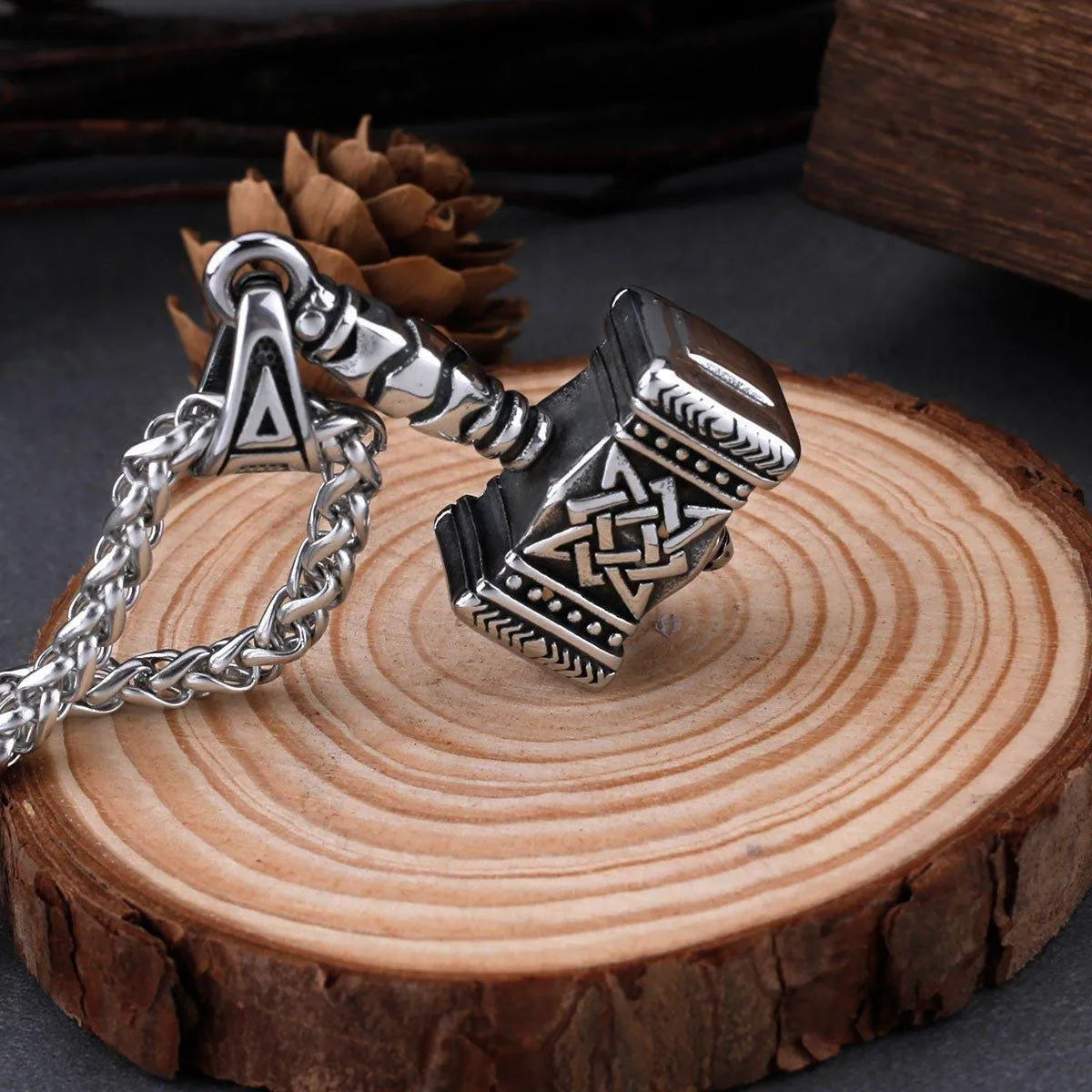 ORNAMENTAL THOR'S HAMMER NECKLACE - Cozilia