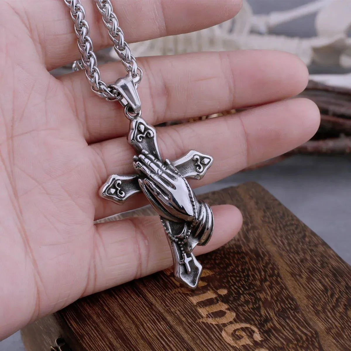 PRAYER HAND CROSS NECKLACE - Cozilia