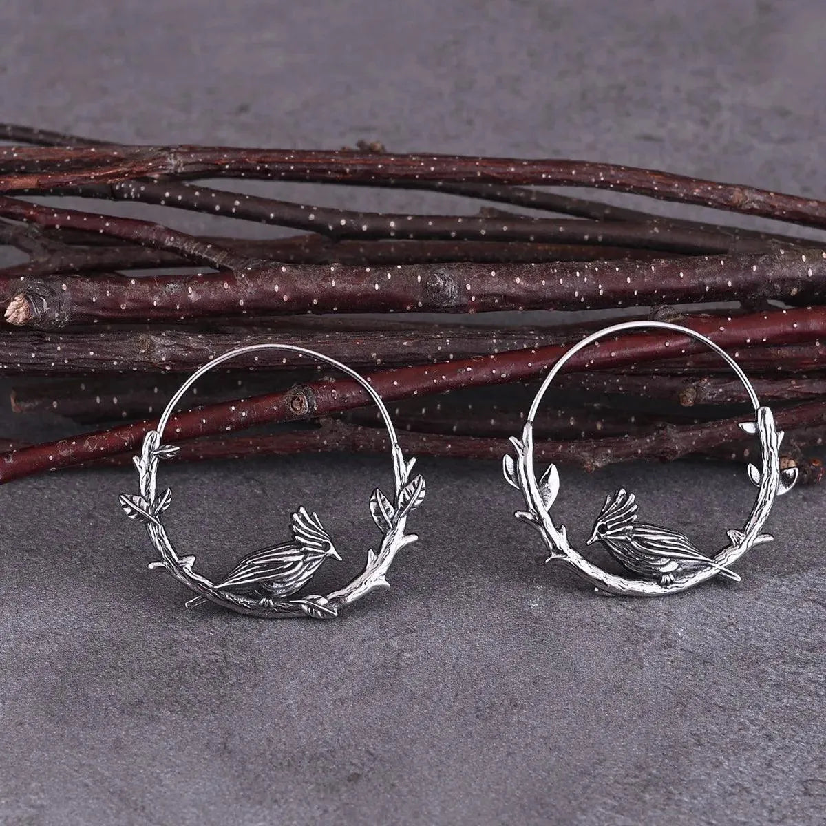 RAVEN & BRANCH HOOP EARRING - Cozilia