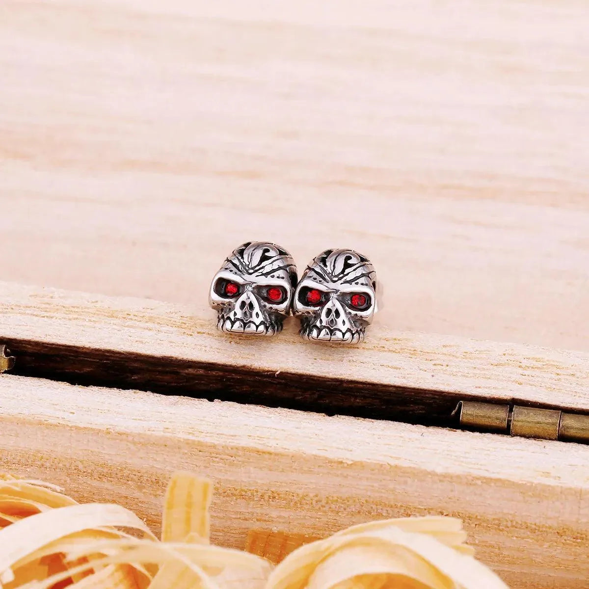 RED EYES SKULL STUD EARRING - Cozilia