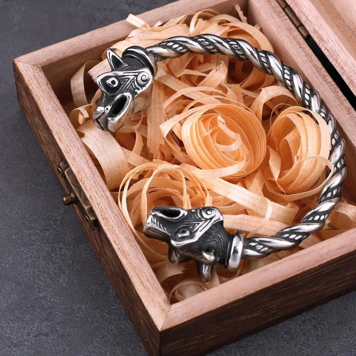 RETRO VIKING WOLF HEAD BRACELET - Cozilia