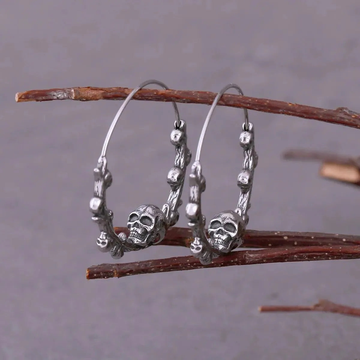 SKULL & BRANCH HOOP EARRING - Cozilia