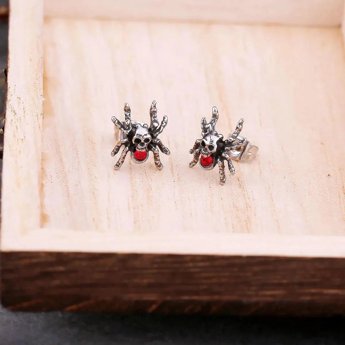 SPIDER SKULL STUD EARRING - Cozilia