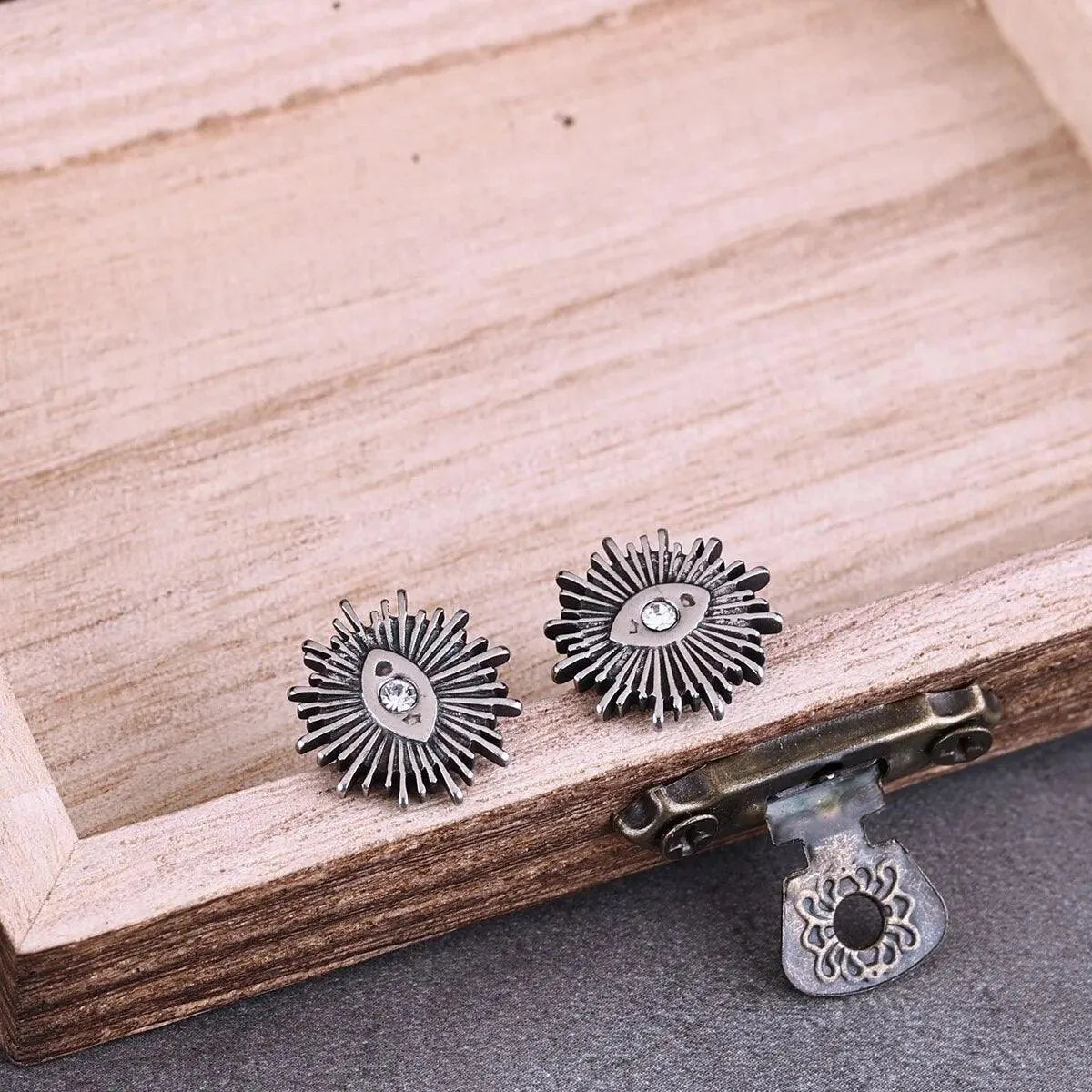 SUN EYE STUD EARRING - Cozilia