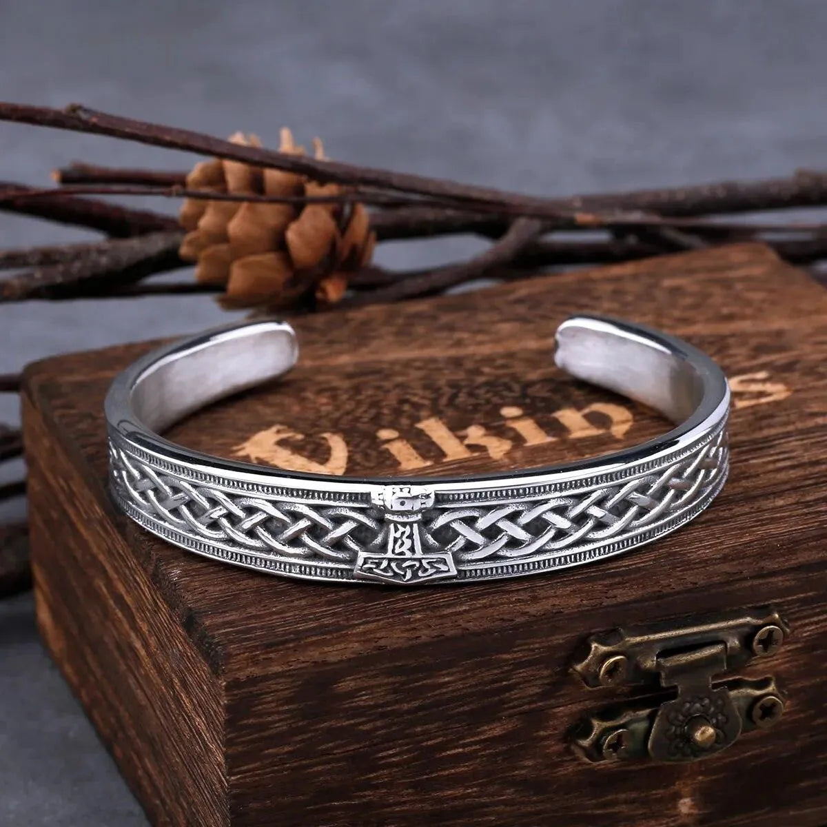 THOR'S HAMMER WITH RUNE CUFF - Cozilia