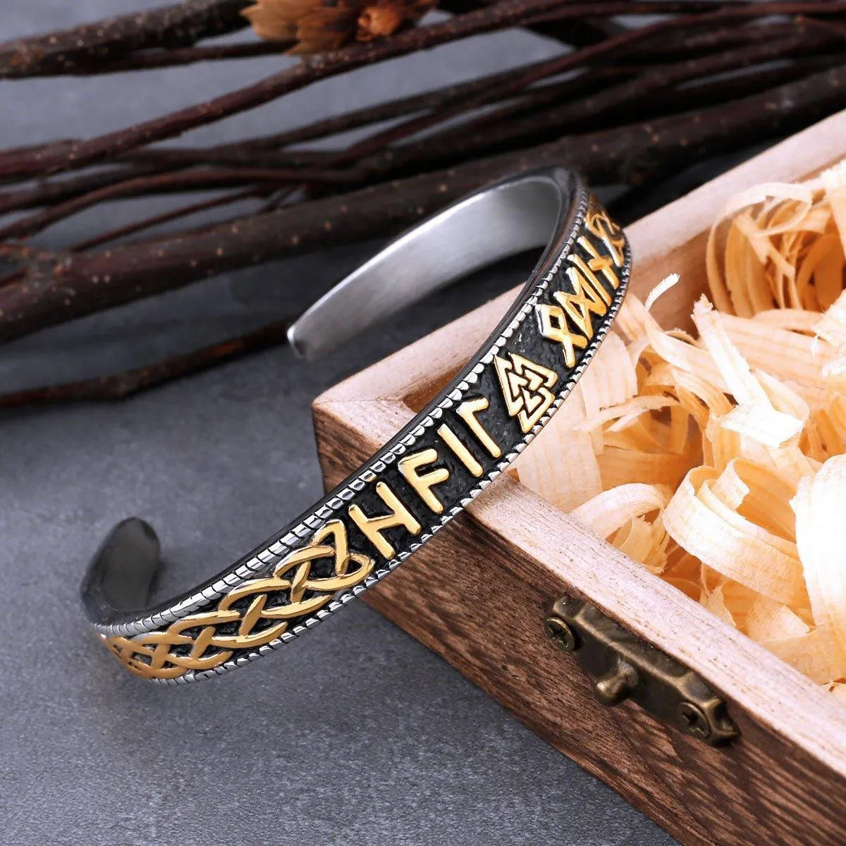 VALKNUT SYMBOL RUNE CUFF - Cozilia